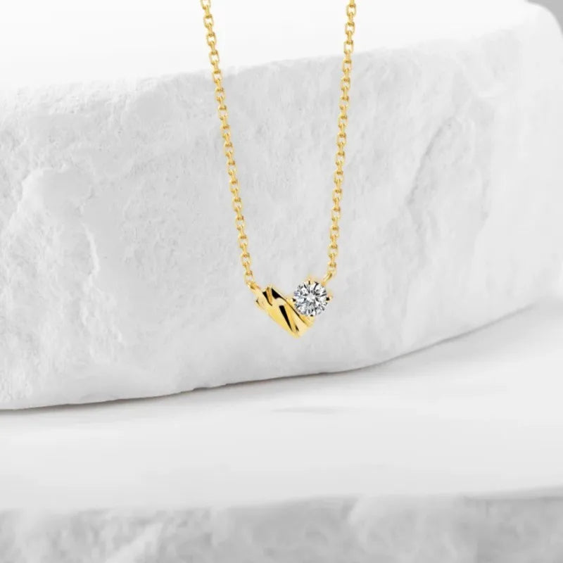 Collar Minimalista de Plata 925 Chapada en Oro 18K con Corazón y Circon Blanco